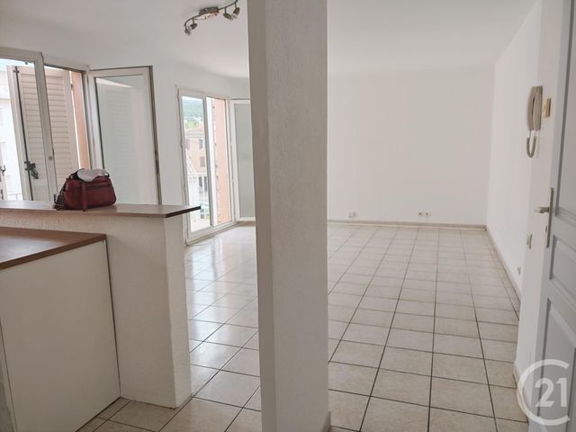 Appartement &agrave; louer - 2 pi&egrave;ces - 46,81 m2 - Trets - 13 - PROVENCE-ALPES-COTE-D-AZUR