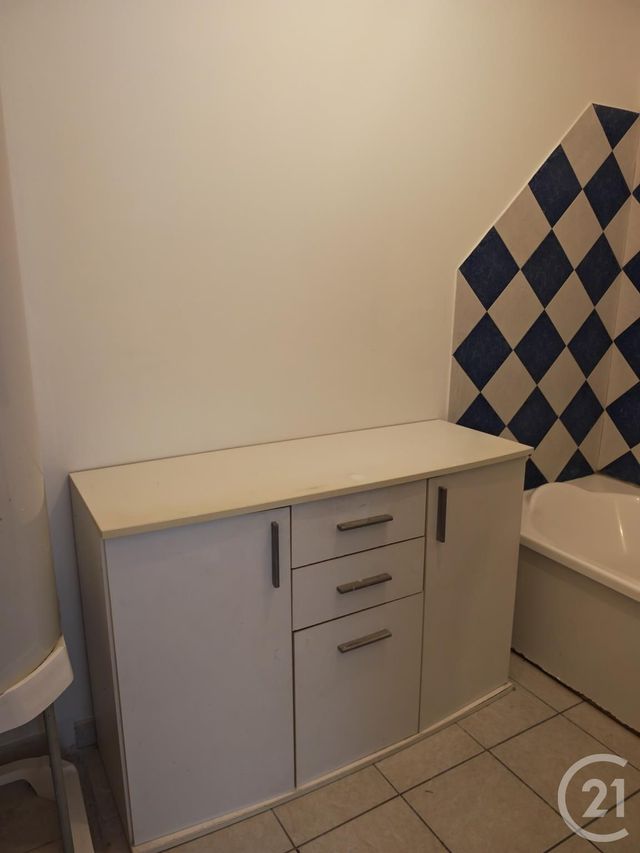 Appartement &agrave; louer - 2 pi&egrave;ces - 46,81 m2 - Trets - 13 - PROVENCE-ALPES-COTE-D-AZUR
