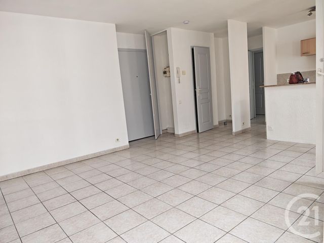 Appartement &agrave; louer - 2 pi&egrave;ces - 46,81 m2 - Trets - 13 - PROVENCE-ALPES-COTE-D-AZUR