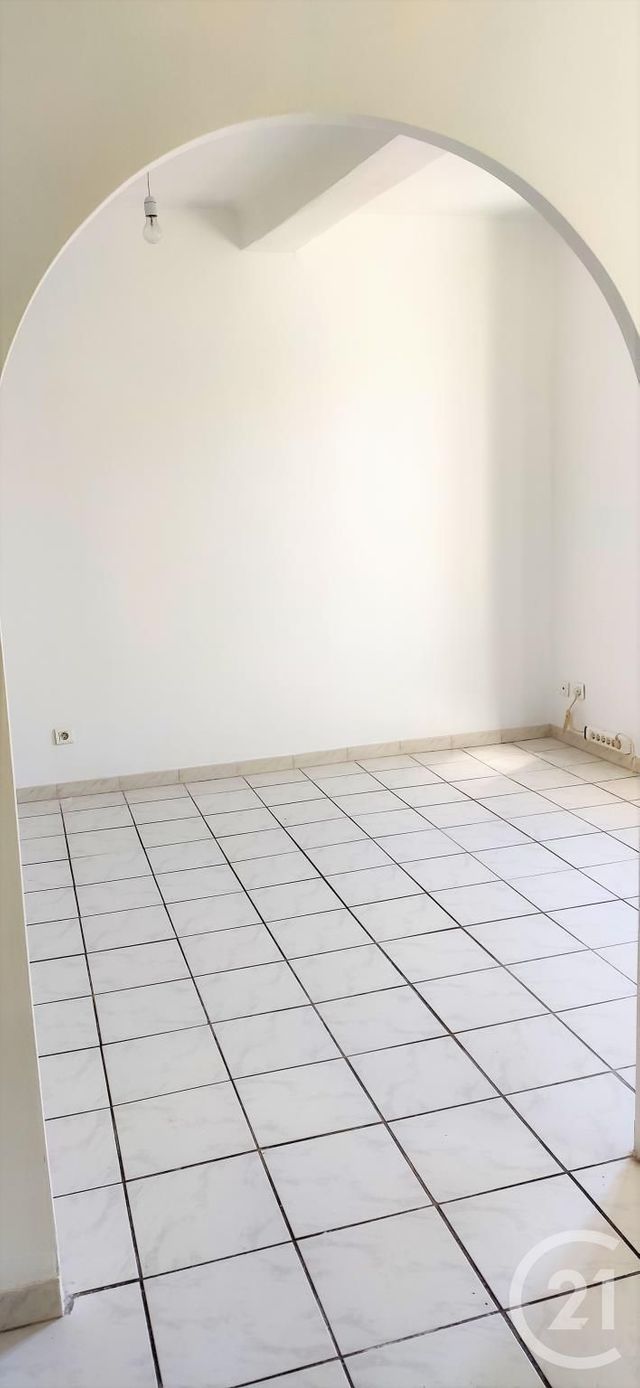 Appartement F3 &agrave; louer - 3 pi&egrave;ces - 65,17 m2 - Trets - 13 - PROVENCE-ALPES-COTE-D-AZUR