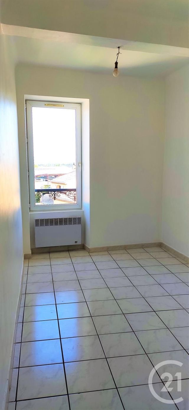 Appartement F3 &agrave; louer - 3 pi&egrave;ces - 65,17 m2 - Trets - 13 - PROVENCE-ALPES-COTE-D-AZUR