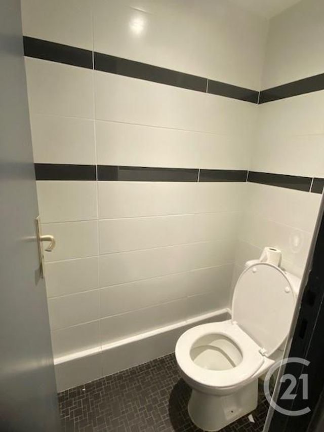 Appartement F1 &agrave; louer - 1 pi&egrave;ce - 13,40 m2 - Neuilly Sur Seine - 92 - ILE-DE-FRANCE