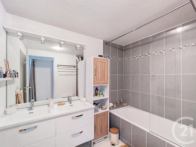 Appartement T3 à vendre - 3 pièces - 66 m2 - Bordeaux - 33 - AQUITAINE