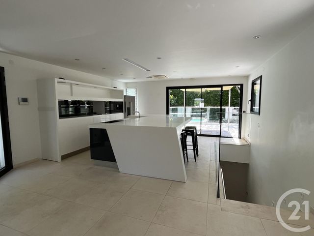 Maison &agrave; louer - 5 pi&egrave;ces - 151,70 m2 - Latresne - 33 - AQUITAINE