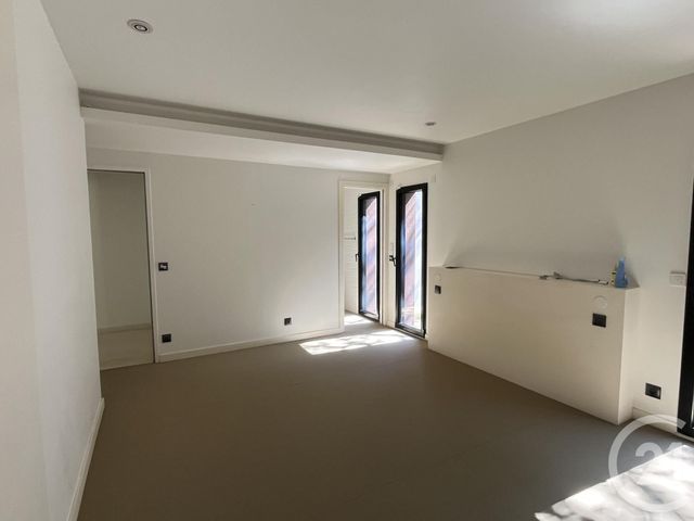 Maison &agrave; louer - 5 pi&egrave;ces - 151,70 m2 - Latresne - 33 - AQUITAINE