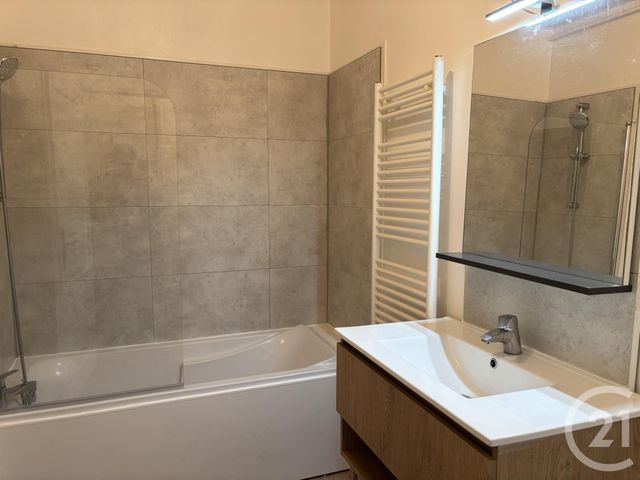 Appartement &agrave; louer - 2 pi&egrave;ces - 35,45 m2 - Dole - 39 - FRANCHE-COMTE