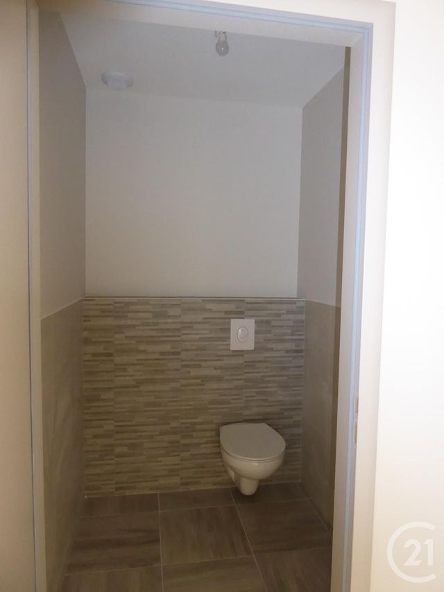 Maison &agrave; louer - 5 pi&egrave;ces - 90,01 m2 - Dole - 39 - FRANCHE-COMTE