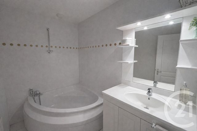 Appartement F4 &agrave; vendre - 5 pi&egrave;ces - 98,54 m2 - Dole - 39 - FRANCHE-COMTE