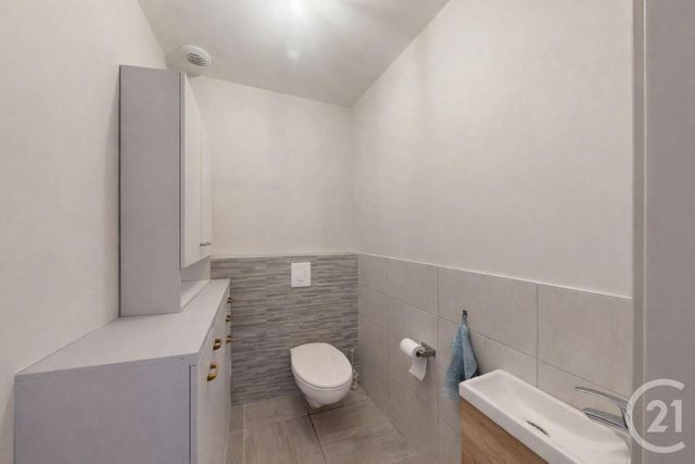 Maison &agrave; louer - 5 pi&egrave;ces - 89,17 m2 - Dole - 39 - FRANCHE-COMTE