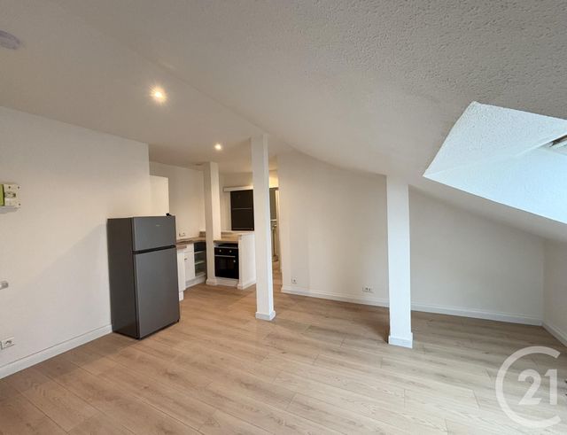 Appartement &agrave; louer - 2 pi&egrave;ces - 27,75 m2 - Dole - 39 - FRANCHE-COMTE