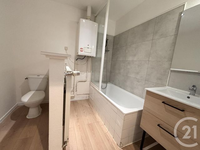 Appartement &agrave; louer - 2 pi&egrave;ces - 27,75 m2 - Dole - 39 - FRANCHE-COMTE