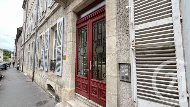 Appartement F5 &agrave; louer - 5 pi&egrave;ces - 78,43 m2 - Dole - 39 - FRANCHE-COMTE