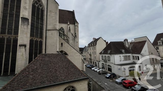 Appartement F5 &agrave; louer - 5 pi&egrave;ces - 78,43 m2 - Dole - 39 - FRANCHE-COMTE