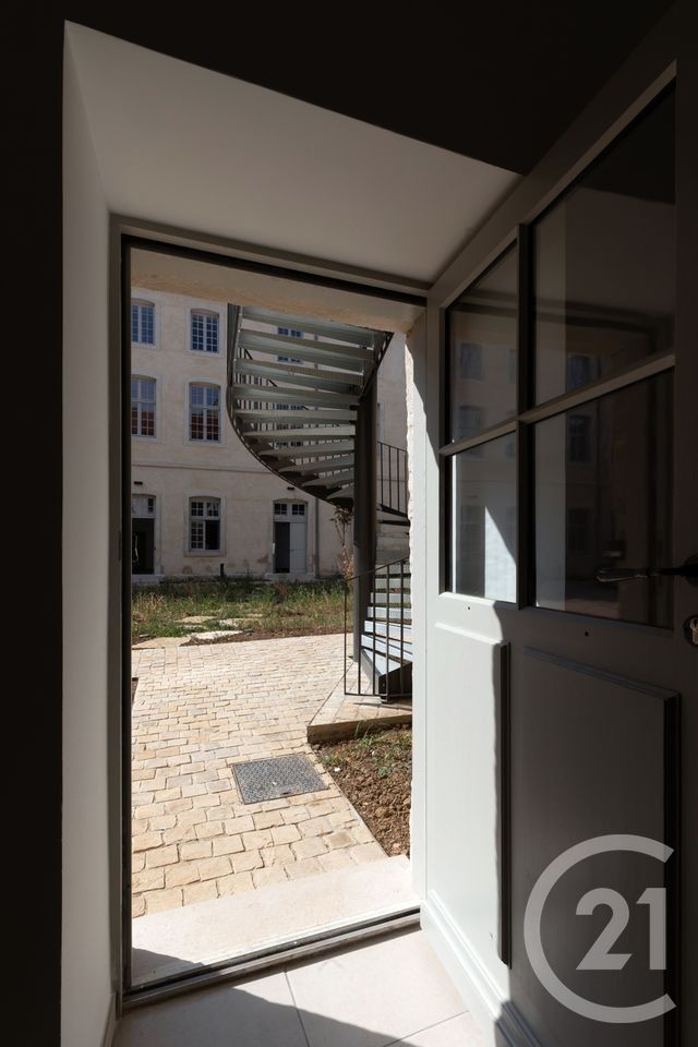 Appartement F2 &agrave; louer - 2 pi&egrave;ces - 44,23 m2 - Dole - 39 - FRANCHE-COMTE