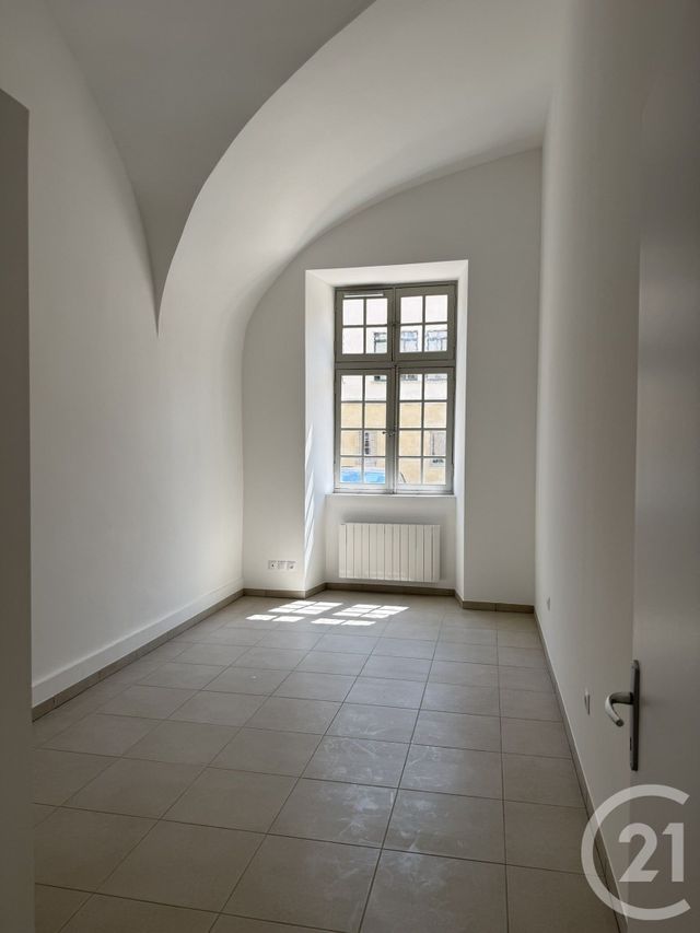 Appartement &agrave; louer - 2 pi&egrave;ces - 60,27 m2 - Dole - 39 - FRANCHE-COMTE