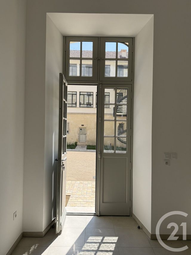 Appartement &agrave; louer - 2 pi&egrave;ces - 60,27 m2 - Dole - 39 - FRANCHE-COMTE