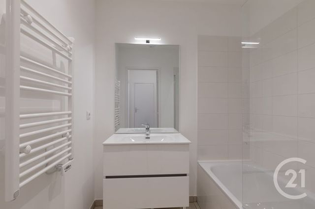 Appartement F2 &agrave; louer - 2 pi&egrave;ces - 61,43 m2 - Dole - 39 - FRANCHE-COMTE