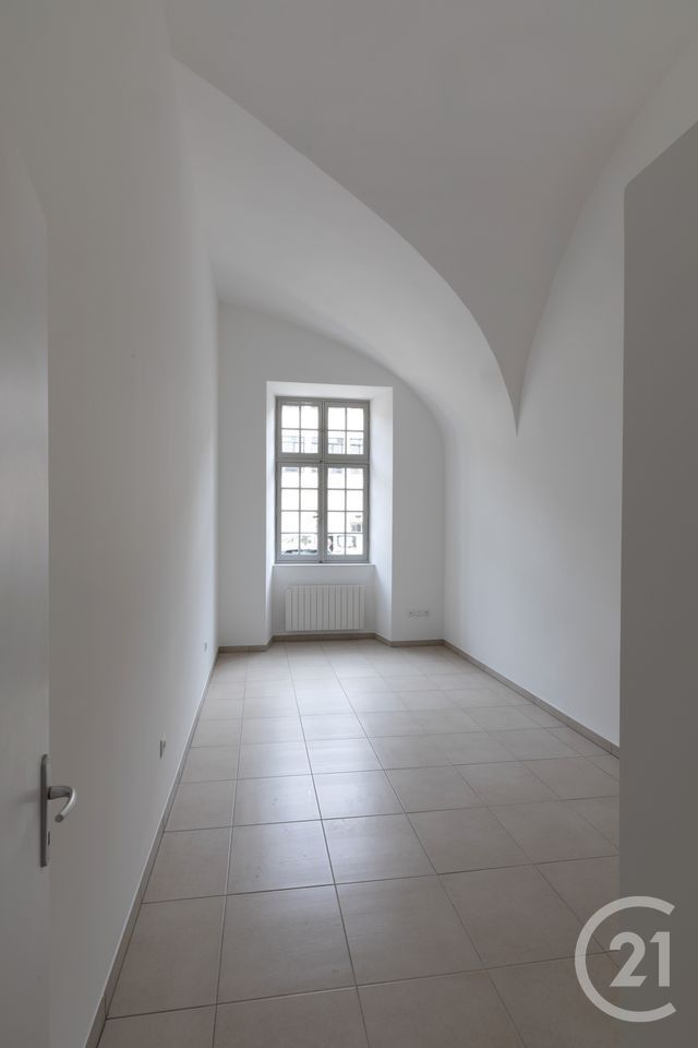 Appartement F2 &agrave; louer - 2 pi&egrave;ces - 61,43 m2 - Dole - 39 - FRANCHE-COMTE