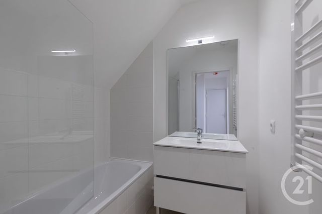 Appartement F2 &agrave; louer - 2 pi&egrave;ces - 50,10 m2 - Dole - 39 - FRANCHE-COMTE