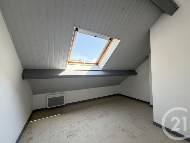 Appartement &agrave; louer - 3 pi&egrave;ces - 44 m2 - Dole - 39 - FRANCHE-COMTE