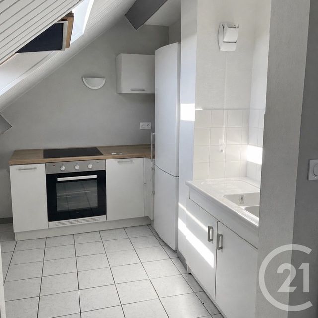 Appartement &agrave; louer - 3 pi&egrave;ces - 44 m2 - Dole - 39 - FRANCHE-COMTE