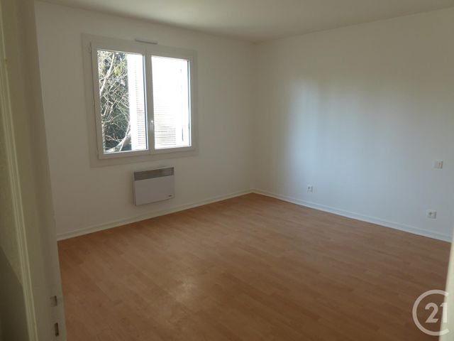 Appartement F4 &agrave; louer - 4 pi&egrave;ces - 97,77 m2 - Mont Sous Vaudrey - 39 - FRANCHE-COMTE