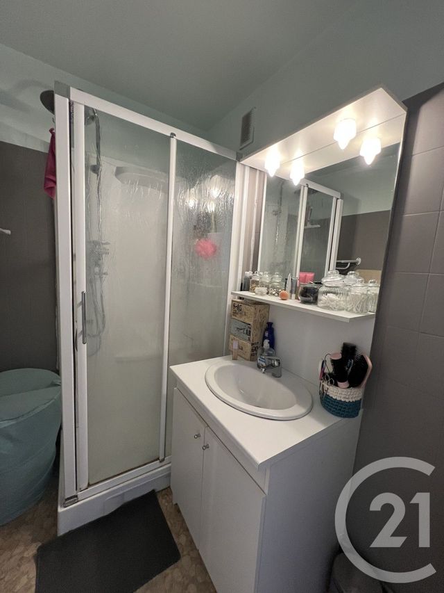 Appartement T3 à vendre - 3 pièces - 67,22 m2 - Allonnes - 72 - PAYS-DE-LOIRE