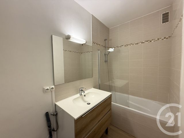 Appartement T3 &agrave; louer - 3 pi&egrave;ces - 74,05 m2 - Le Mans - 72 - PAYS-DE-LOIRE