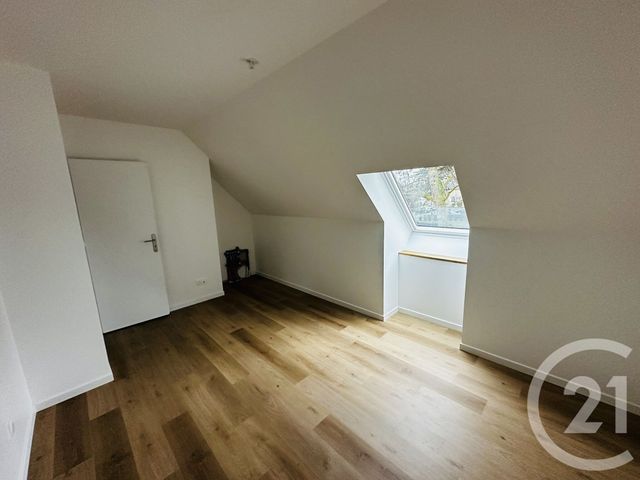 Maison &agrave; louer - 5 pi&egrave;ces - 101,83 m2 - Coulaines - 72 - PAYS-DE-LOIRE