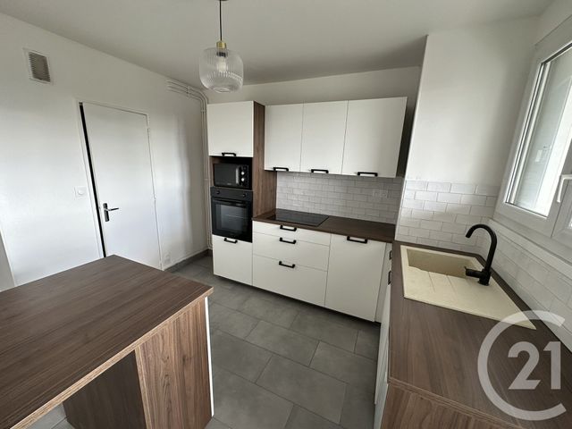 Appartement T4 &agrave; louer - 4 pi&egrave;ces - 76,75 m2 - Allonnes - 72 - PAYS-DE-LOIRE