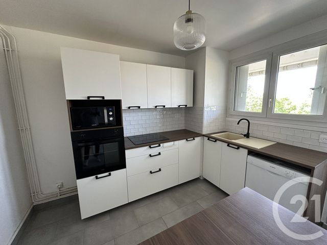 Appartement T4 &agrave; louer - 4 pi&egrave;ces - 76,75 m2 - Allonnes - 72 - PAYS-DE-LOIRE
