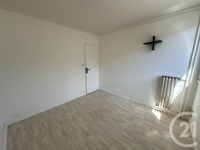 Appartement T4 &agrave; louer - 4 pi&egrave;ces - 76,75 m2 - Allonnes - 72 - PAYS-DE-LOIRE
