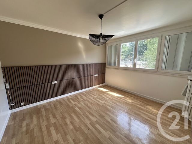 Appartement T4 &agrave; louer - 4 pi&egrave;ces - 76,75 m2 - Allonnes - 72 - PAYS-DE-LOIRE