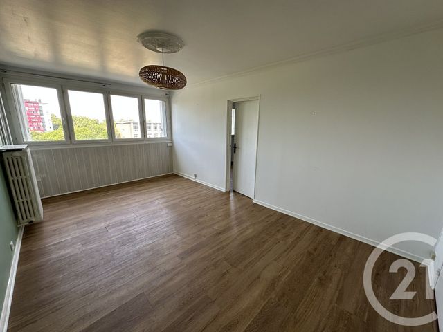 Appartement T4 &agrave; louer - 4 pi&egrave;ces - 76,75 m2 - Allonnes - 72 - PAYS-DE-LOIRE