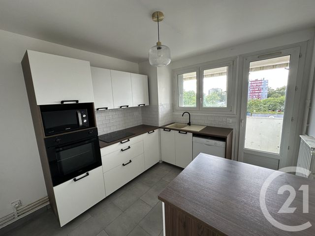 Appartement T4 &agrave; louer - 4 pi&egrave;ces - 76,75 m2 - Allonnes - 72 - PAYS-DE-LOIRE