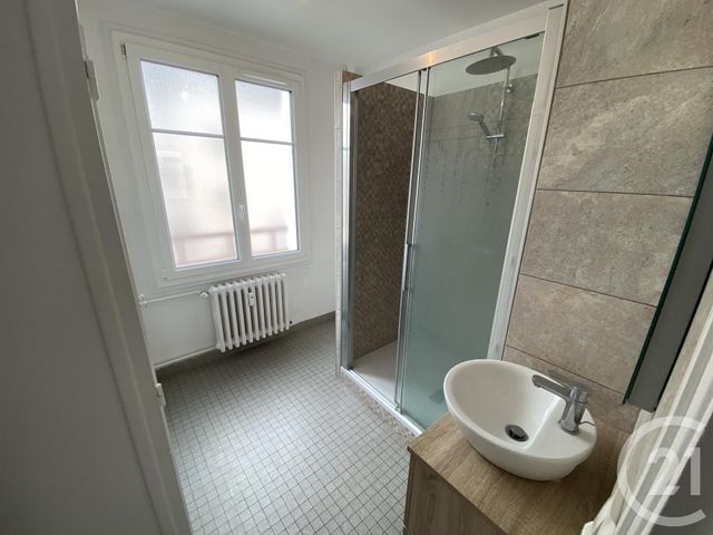 Appartement T4 &agrave; louer - 3 pi&egrave;ces - 81,33 m2 - Le Mans - 72 - PAYS-DE-LOIRE