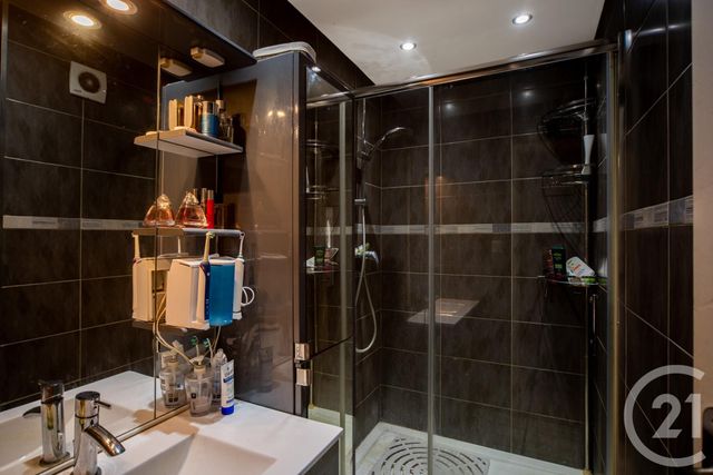 Appartement F3 à vendre - 3 pièces - 58 m2 - Le Cannet - 06 - PROVENCE-ALPES-COTE-D-AZUR