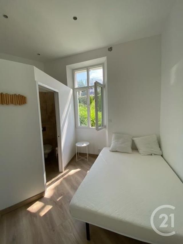 Appartement &agrave; louer - 2 pi&egrave;ces - 28 m2 - Le Cannet - 06 - PROVENCE-ALPES-COTE-D-AZUR