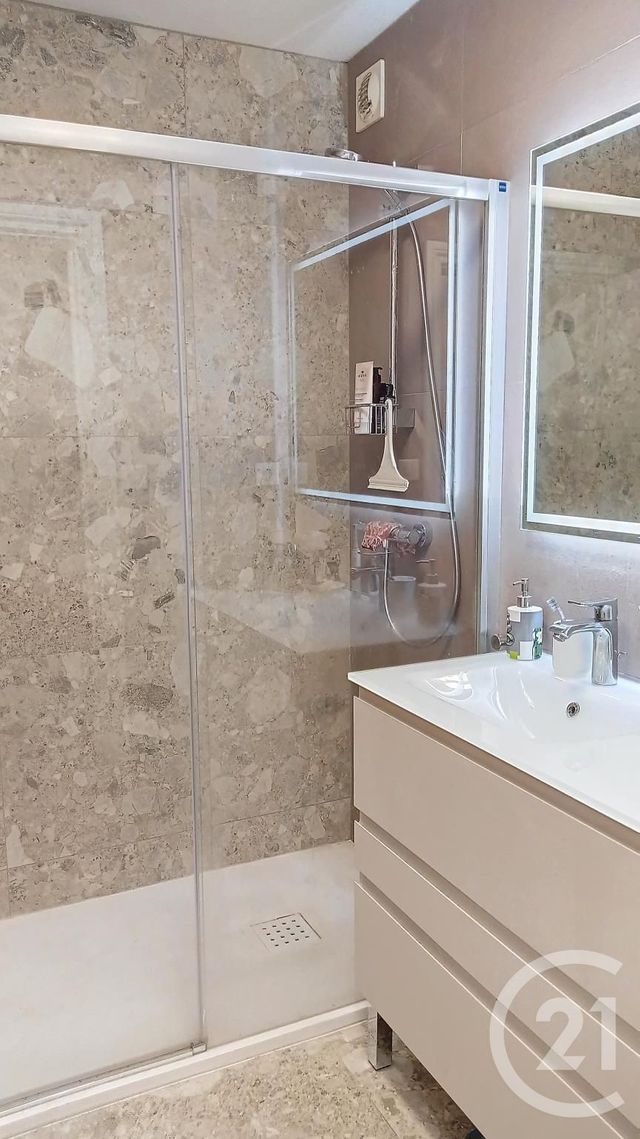 Appartement F4 à vendre - 4 pièces - 90 m2 - Le Cannet - 06 - PROVENCE-ALPES-COTE-D-AZUR