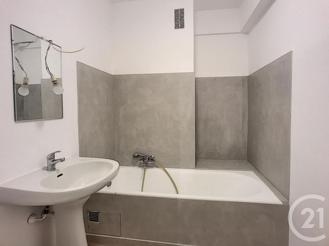 Appartement T2 &agrave; louer - 2 pi&egrave;ces - 47,21 m2 - Le Cannet - 06 - PROVENCE-ALPES-COTE-D-AZUR