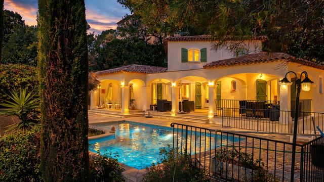 Maison &agrave; vendre - 6 pi&egrave;ces - 155,68 m2 - Roquefort Les Pins - 06 - PROVENCE-ALPES-COTE-D-AZUR