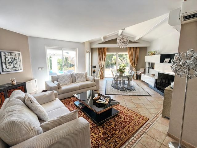 Maison &agrave; vendre - 6 pi&egrave;ces - 155,68 m2 - Roquefort Les Pins - 06 - PROVENCE-ALPES-COTE-D-AZUR