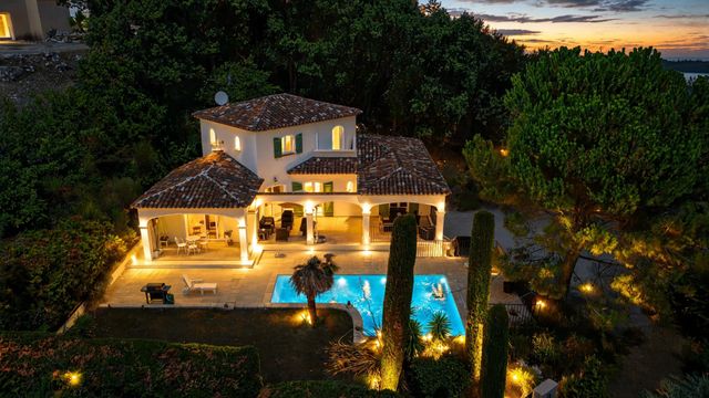 Maison &agrave; vendre - 6 pi&egrave;ces - 155,68 m2 - Roquefort Les Pins - 06 - PROVENCE-ALPES-COTE-D-AZUR