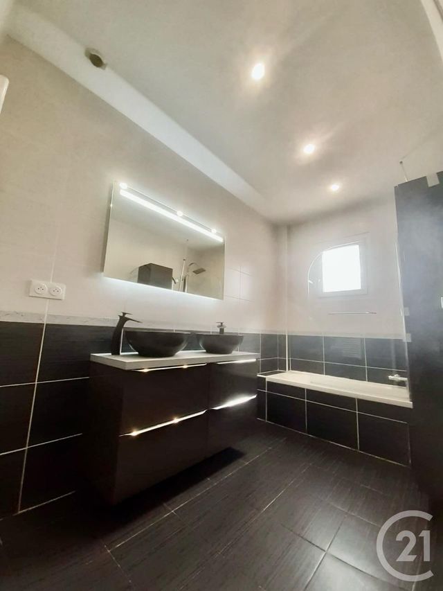 Maison &agrave; louer - 4 pi&egrave;ces - 119 m2 - Villemoustaussou - 11 - LANGUEDOC-ROUSSILLON