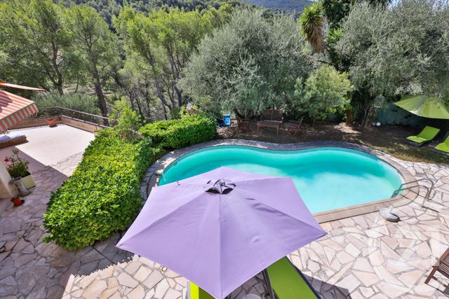 Maison &agrave; vendre - 7 pi&egrave;ces - 250 m2 - La Trinite - 06 - PROVENCE-ALPES-COTE-D-AZUR