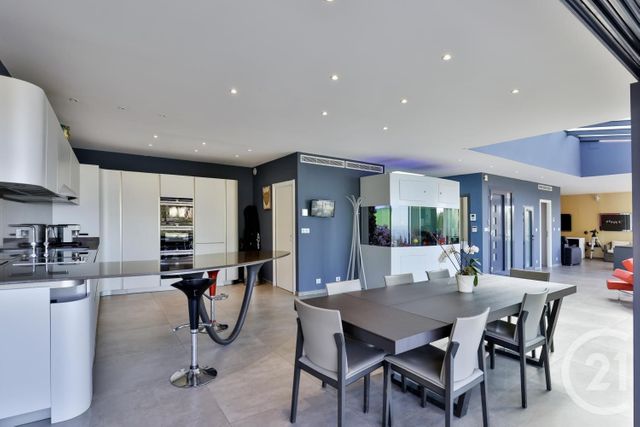 Maison à louer - 5 pièces - 215,69 m2 - Villefranche Sur Mer - 06 - PROVENCE-ALPES-COTE-D-AZUR