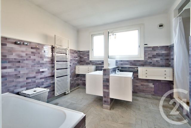 Appartement F7 et + &agrave; louer - 7 pi&egrave;ces - 221,98 m2 - Nice - 06 - PROVENCE-ALPES-COTE-D-AZUR