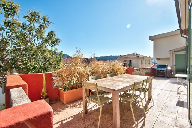 Maison à vendre - 5 pièces - 174,80 m2 - Nice - 06 - PROVENCE-ALPES-COTE-D-AZUR