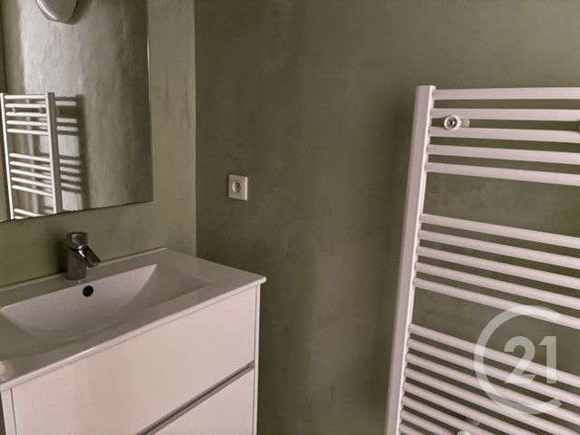 Appartement F3 &agrave; louer - 3 pi&egrave;ces - 56,02 m2 - Grasse - 06 - PROVENCE-ALPES-COTE-D-AZUR