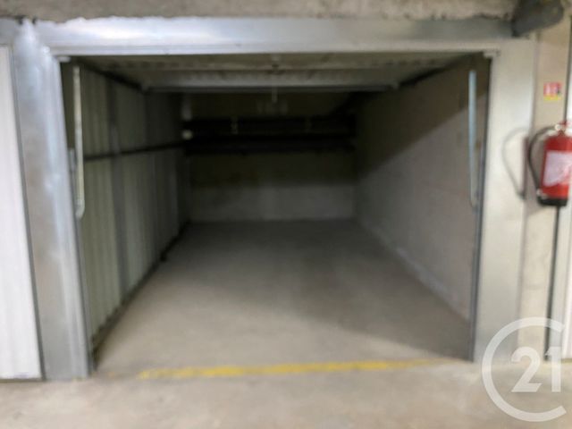 parking - ST ANDRE DE LA ROCHE - 06